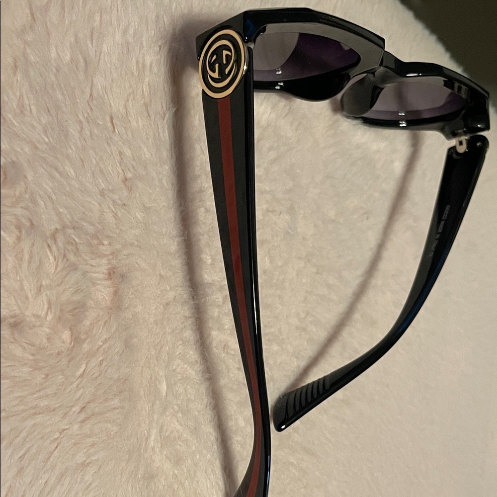Gucci Black Frame Sunglasses with Dark Purple Lenses - Picture 6 of 11